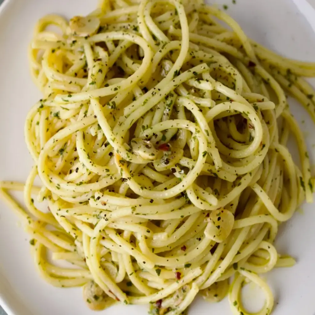 Aglio e Olio (spicy) (Fettuccine)