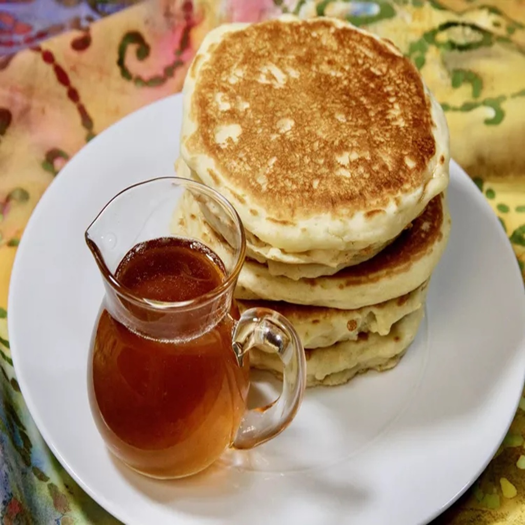 Fluffy Pancakes & Syrup